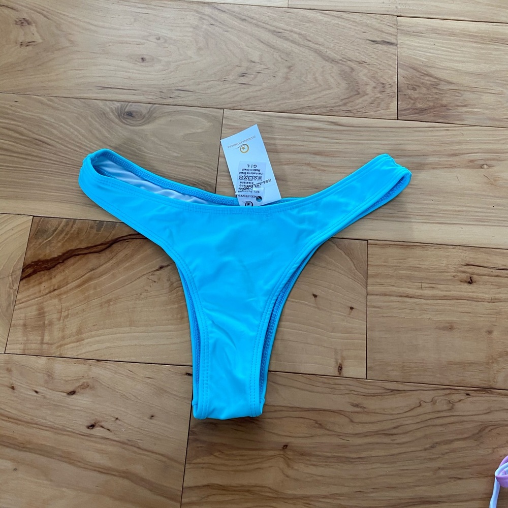 Plumeria blue thong, L NWT